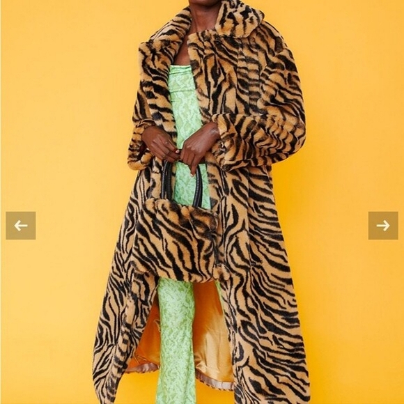 Jayley Collection Leopard Print Faux Fur Drawstring Bag w/ Pom-pom Tassels, NWT - Picture 2 of 11